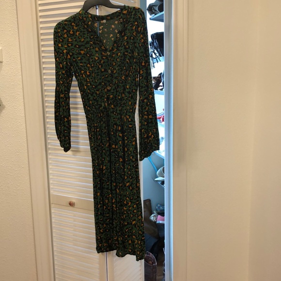 Dresses & Skirts - Green Leopard print dress